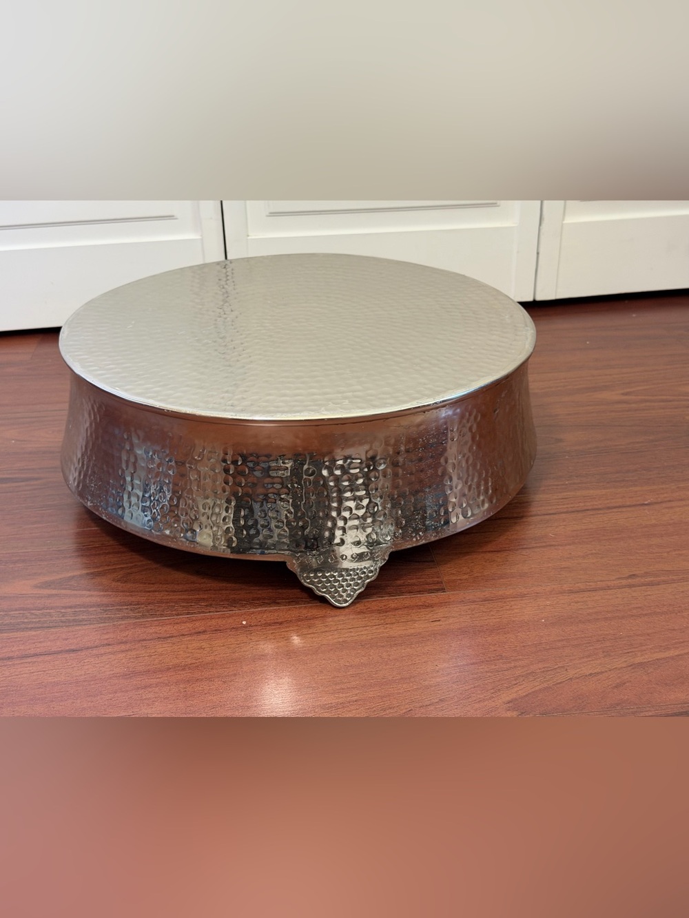 Gift bay creations cake stand base 18 inch silver hammered footed wedding event - Picture 3 of 9
